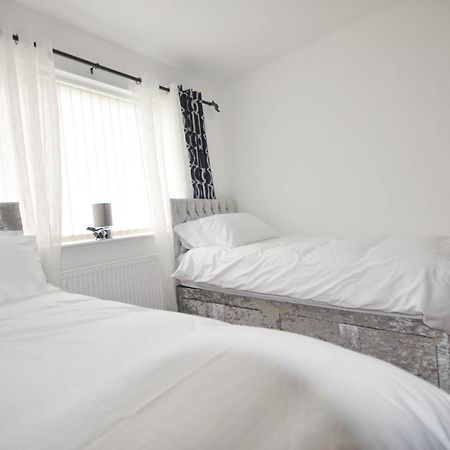 Modern 2 Bed Apartment Luton  Eksteriør bilde