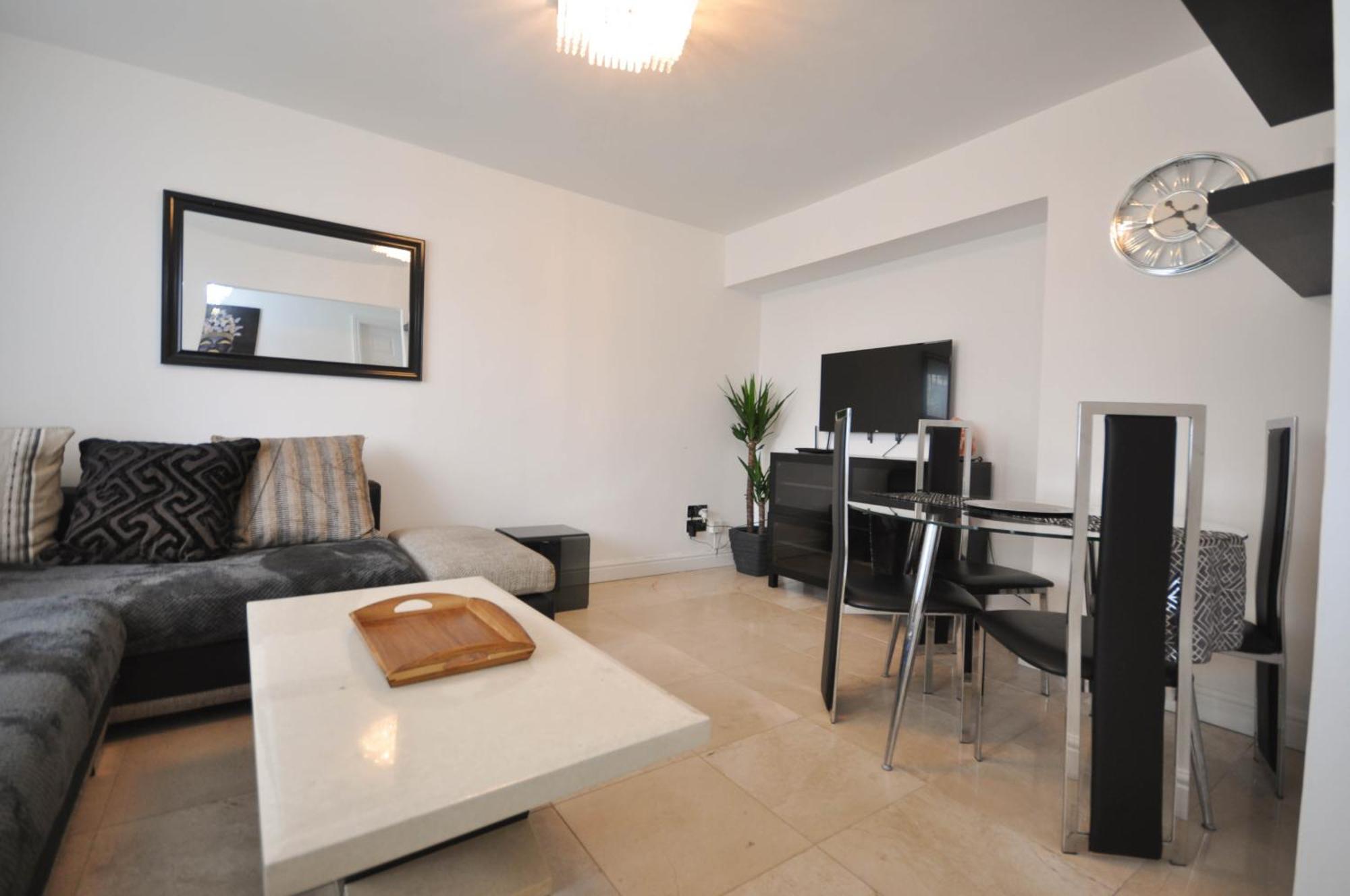 Modern 2 Bed Apartment Luton  Eksteriør bilde