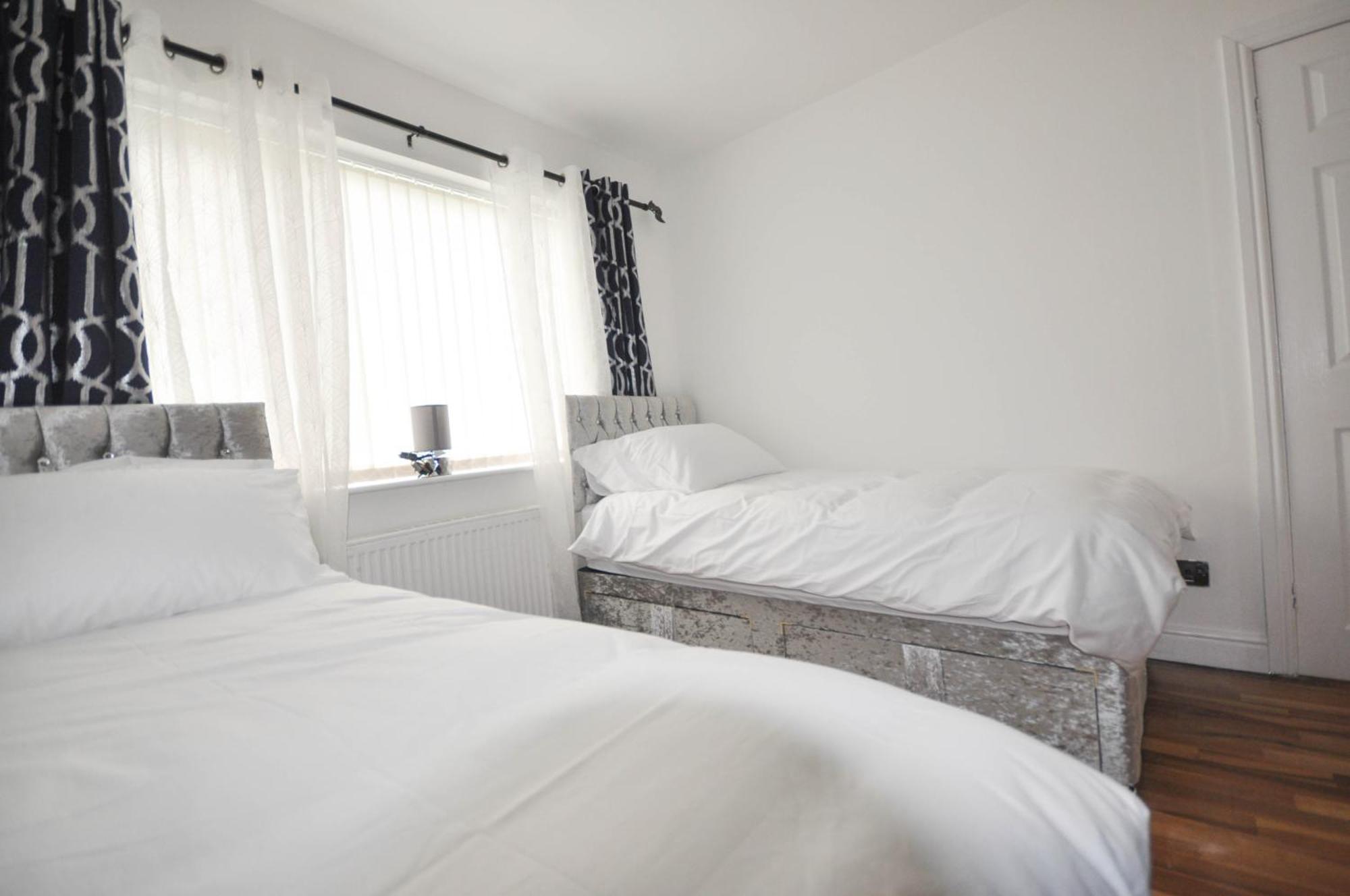 Modern 2 Bed Apartment Luton  Eksteriør bilde