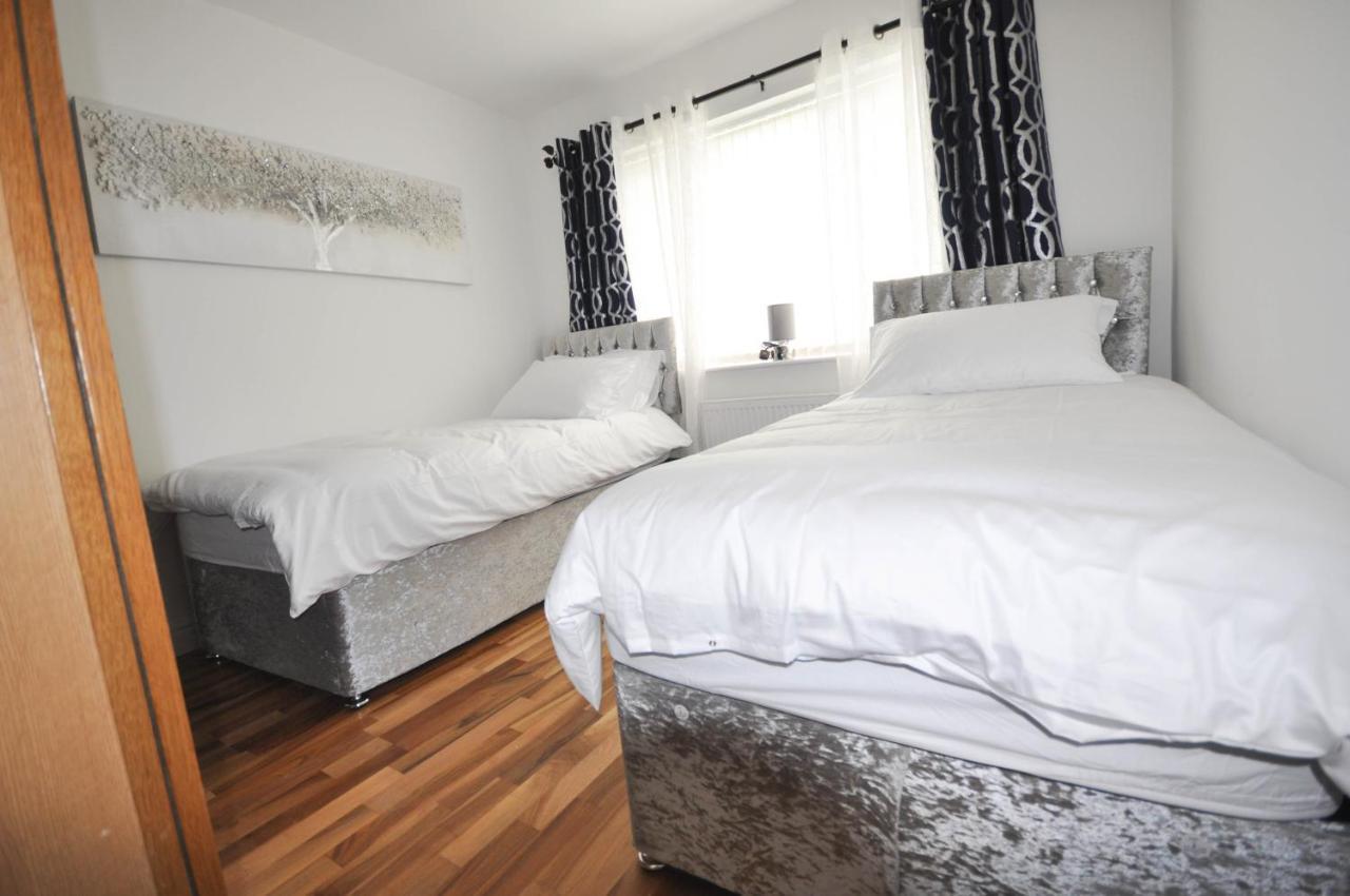 Modern 2 Bed Apartment Luton  Eksteriør bilde