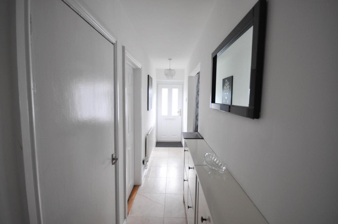 Modern 2 Bed Apartment Luton  Eksteriør bilde