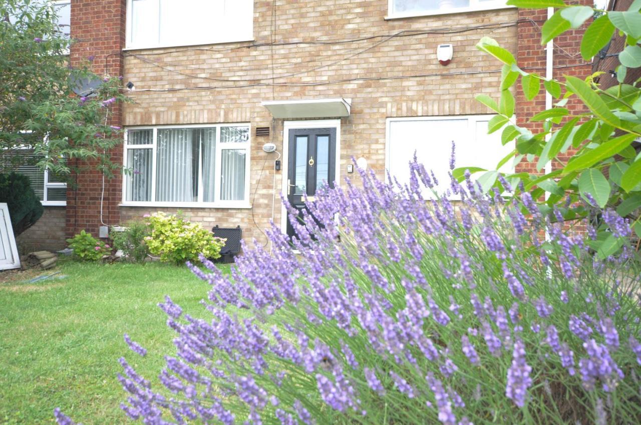 Modern 2 Bed Apartment Luton  Eksteriør bilde