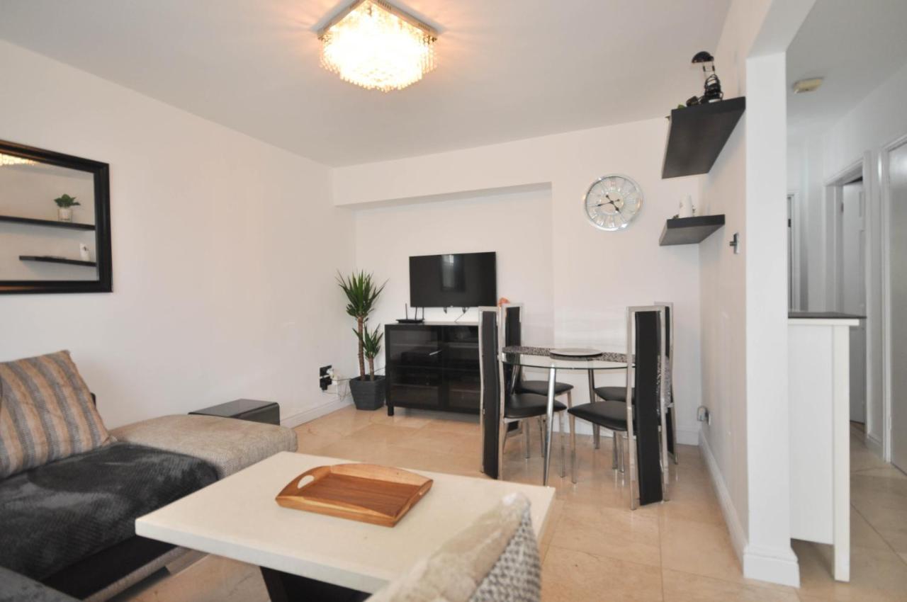 Modern 2 Bed Apartment Luton  Eksteriør bilde