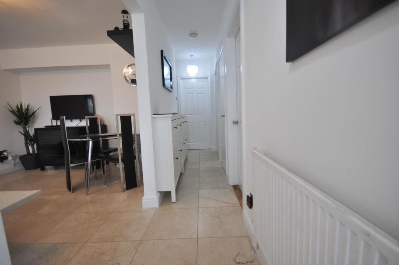 Modern 2 Bed Apartment Luton  Eksteriør bilde