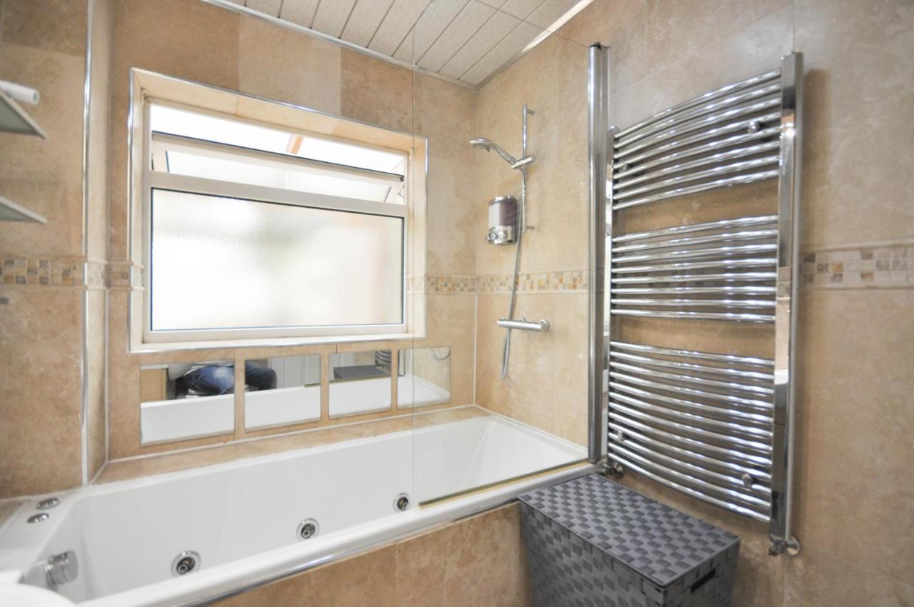 Modern 2 Bed Apartment Luton  Eksteriør bilde