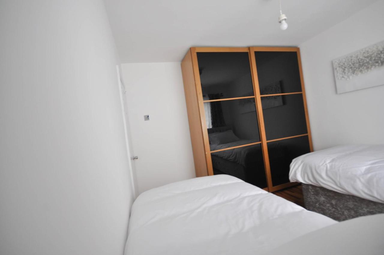 Modern 2 Bed Apartment Luton  Eksteriør bilde