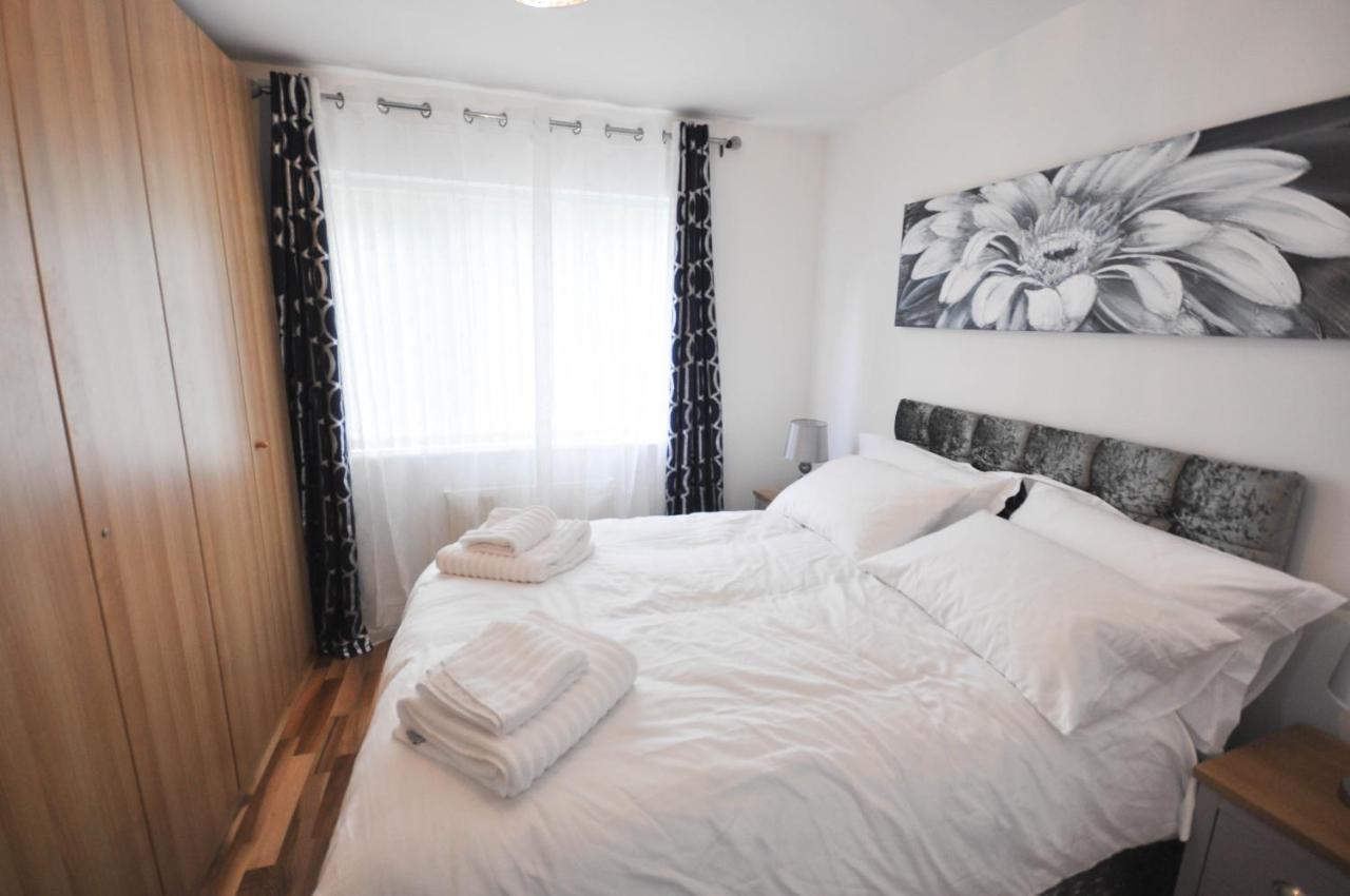 Modern 2 Bed Apartment Luton  Eksteriør bilde