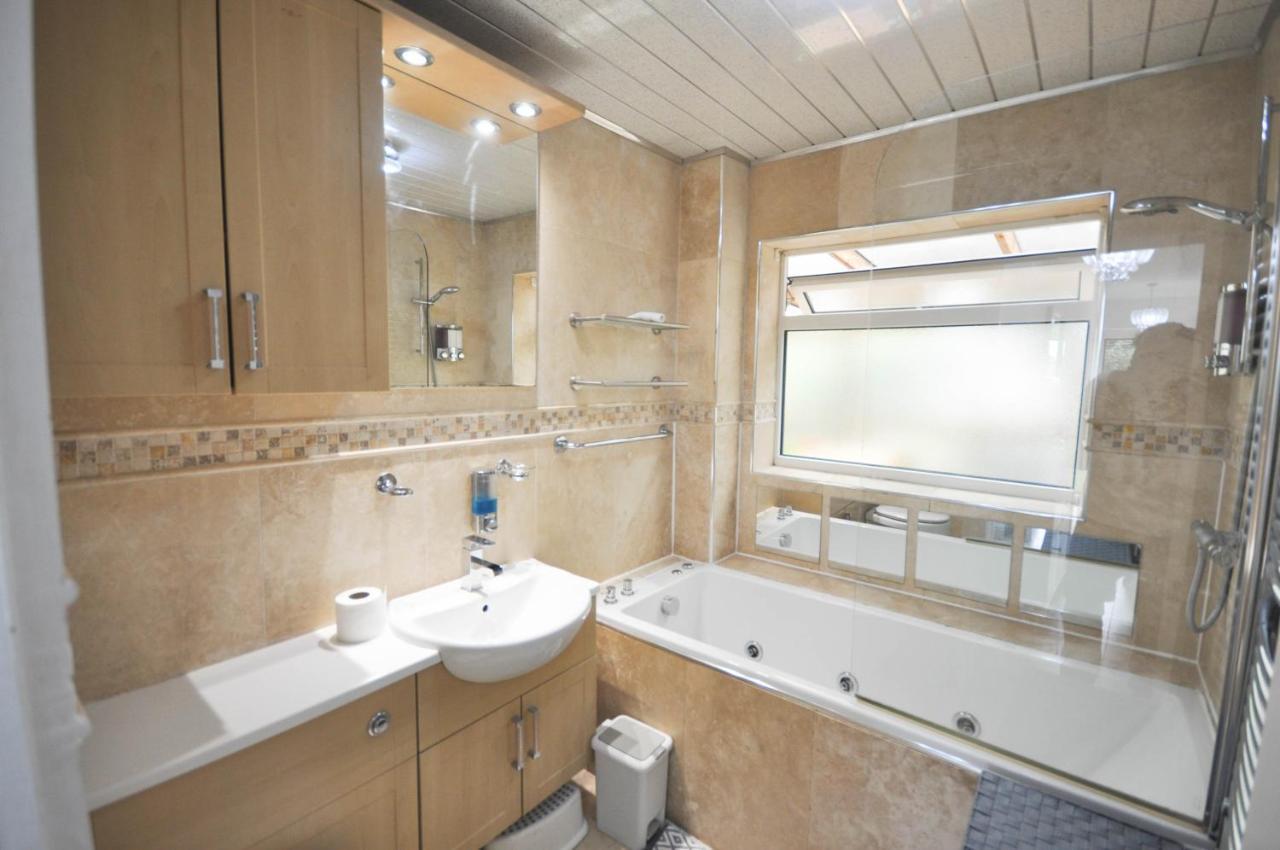 Modern 2 Bed Apartment Luton  Eksteriør bilde