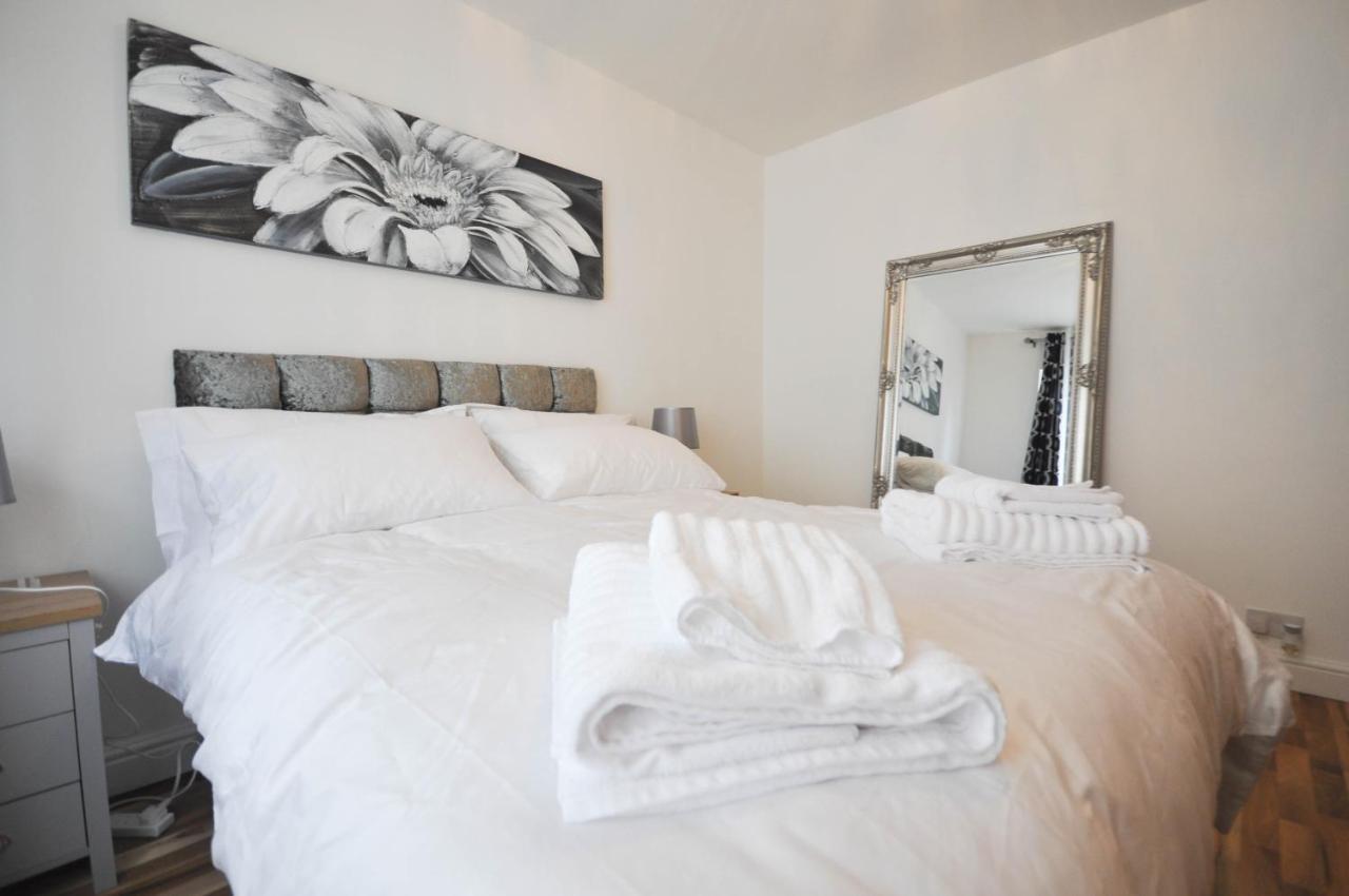 Modern 2 Bed Apartment Luton  Eksteriør bilde